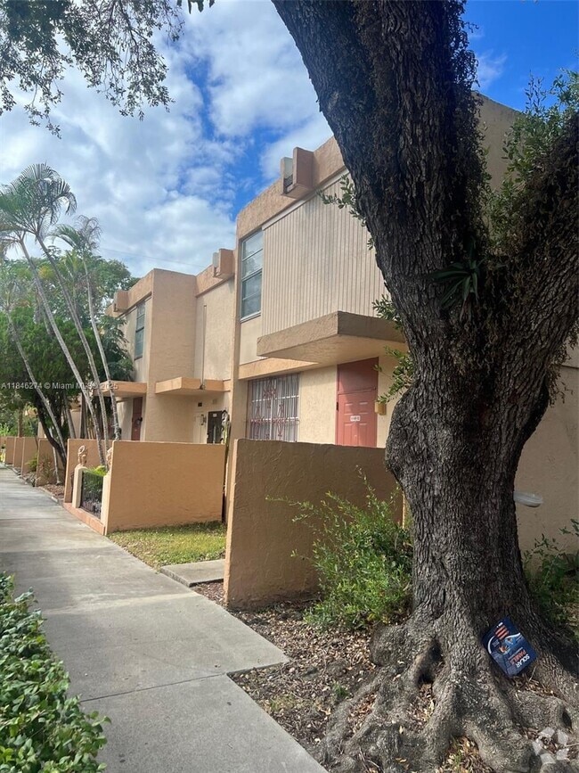 Building Photo - 6149 SW 69th St Rental