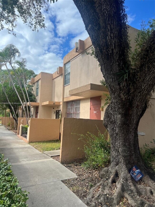 Building Photo - 6149 SW 69th St Rental
