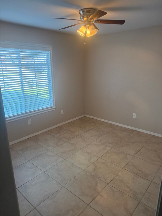 Building Photo - 9809 Cheyenne Dr