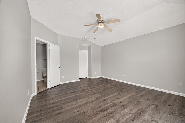 Building Photo - 19451 Nasworthy Dr