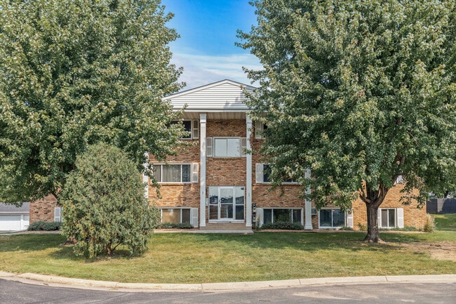 Building Photo - Rosco Apts-2720 Unit 303