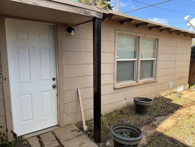 Building Photo - 2408 32st St Rental