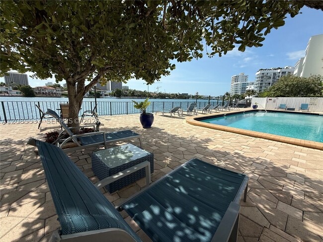 Building Photo - 10101 E Bay Harbor Dr Unit 301