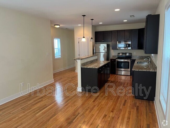 Building Photo - 3508 E Clay St Unit B Rental