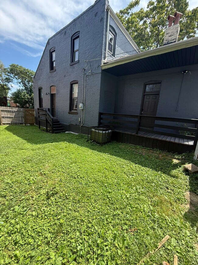 Building Photo - 2634 Arsenal St Rental
