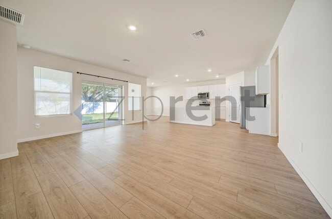 Photo - 707 NW 2nd Ln