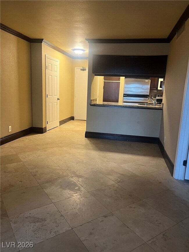 Building Photo - 205 E Harmon Ave Unit 110