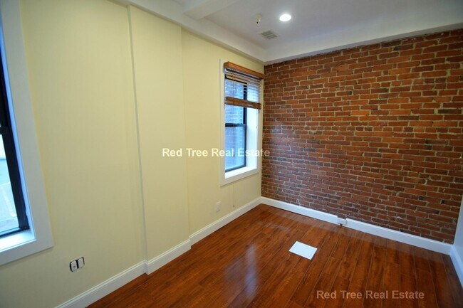 Photo - 1163 Beacon St