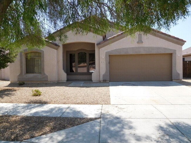 Building Photo - Rare to find Single level with 3 Bed and Den