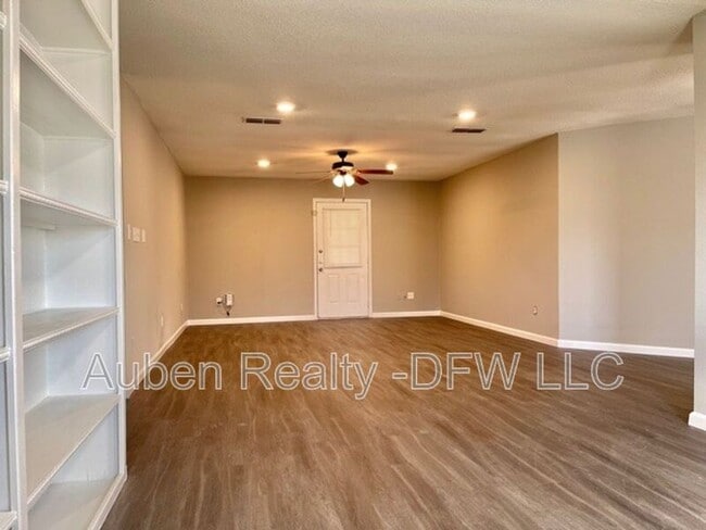 Photo - 206 Honey Bee Dr