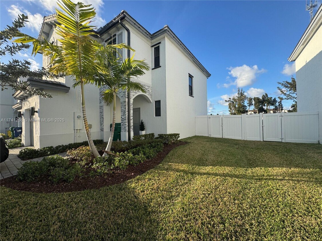 Photo - 631 NW 204th St (Miami, FL)