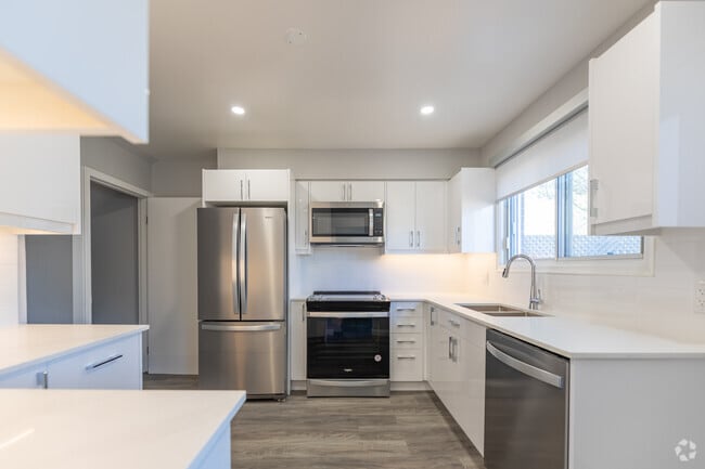 3 chambres, 2 salles de bain - 1350 pi2 - Cuisine - Georgian Court Townhomes