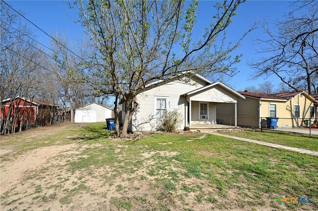 Photo - 875 Porter St