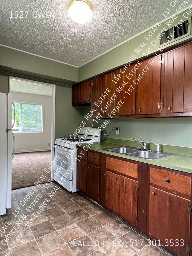 Photo - 1527 Owen St