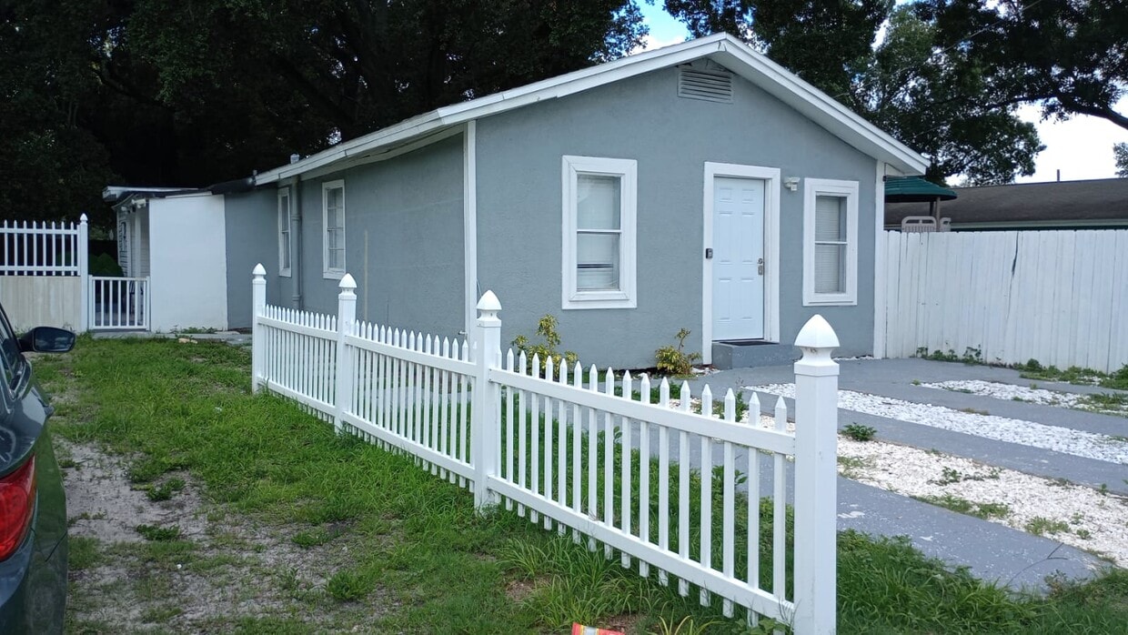 Photo - 8622 N 39th St (Tampa, FL)