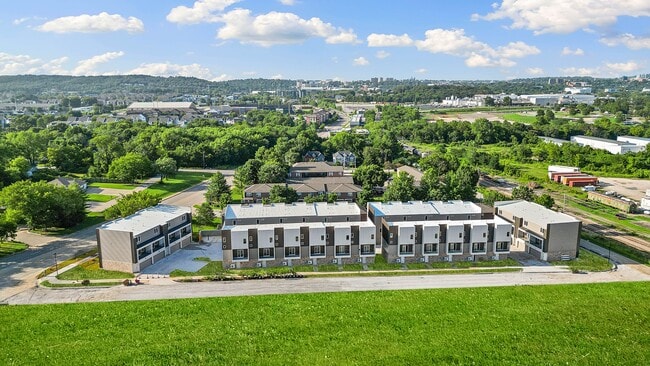 Building Photo - 1467 W Hendon St