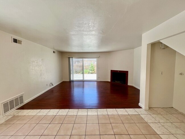 Photo - Duplex available in Little Saigon!