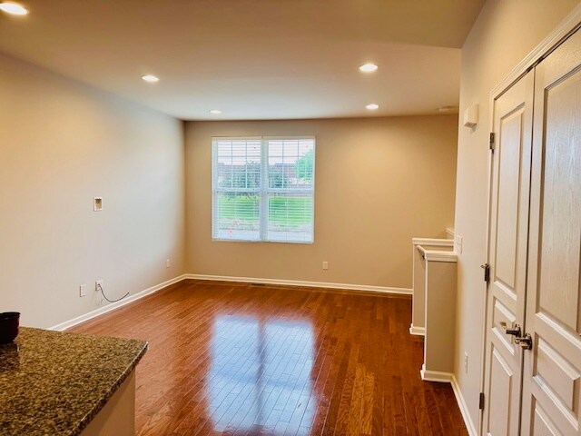 Photo - 863 Barclay Cir