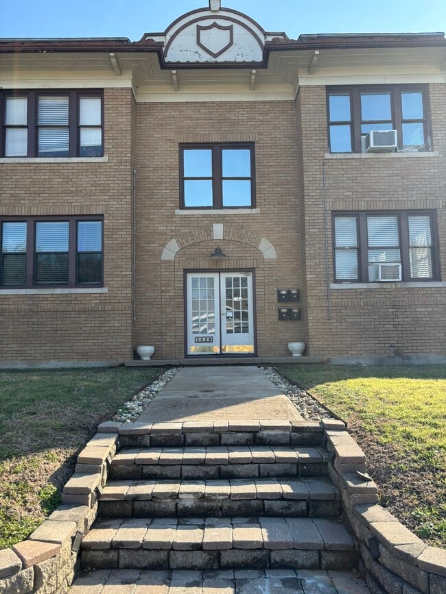 Photo - 5638 Richard Ave Unidad 2