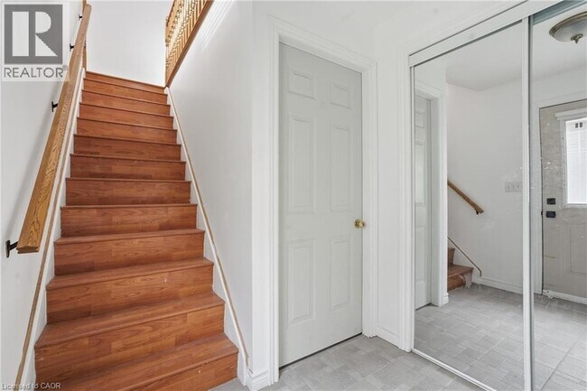 Photo - 1049 Glencairn Ave