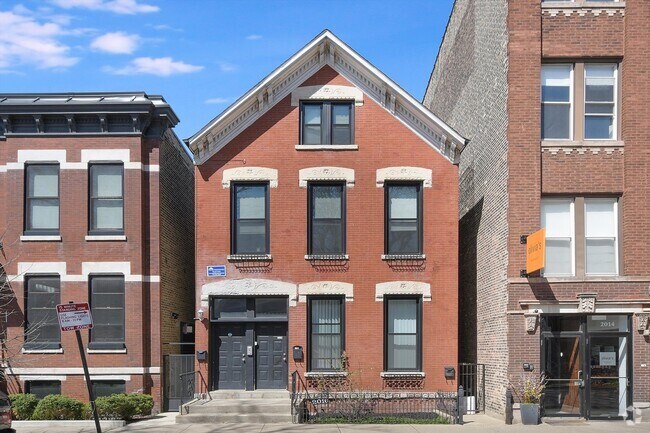 Building Photo - 2016 W Wabansia Ave Rental