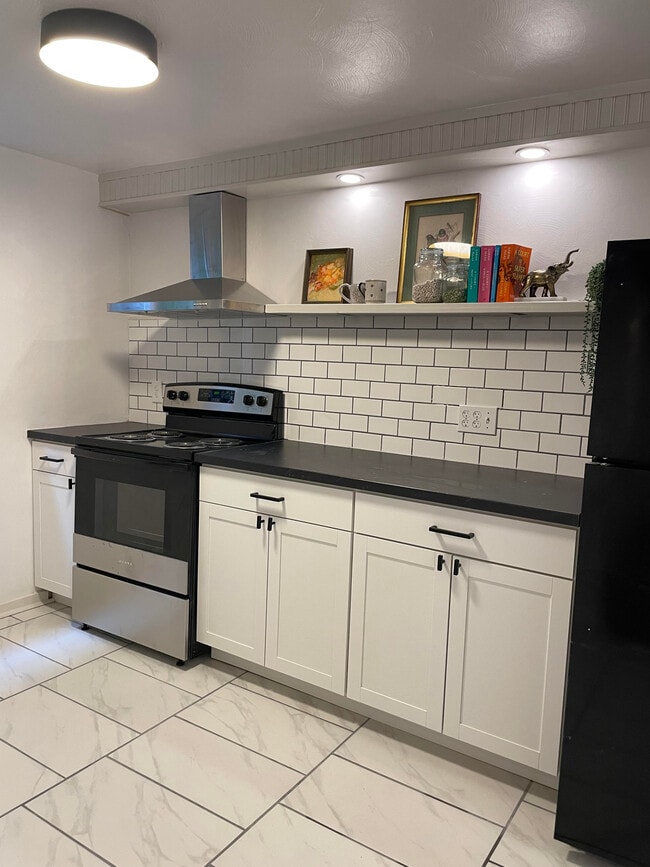 Kitchen - 1116 Arkansas Ave Unit 1st Floor