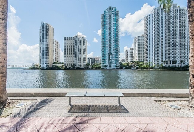 Building Photo - 325 S Biscayne Blvd Unit 1920 Rental