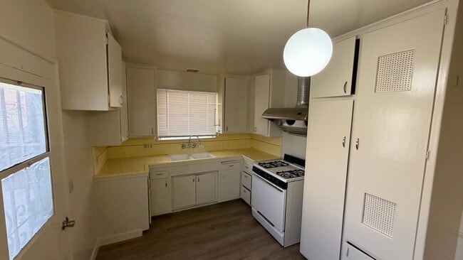 Kitchen - 5655 Noel Dr Unidad 2x1