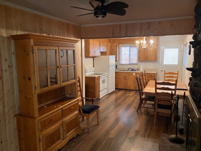 Photo - Furnished cabin for short term or long term lease