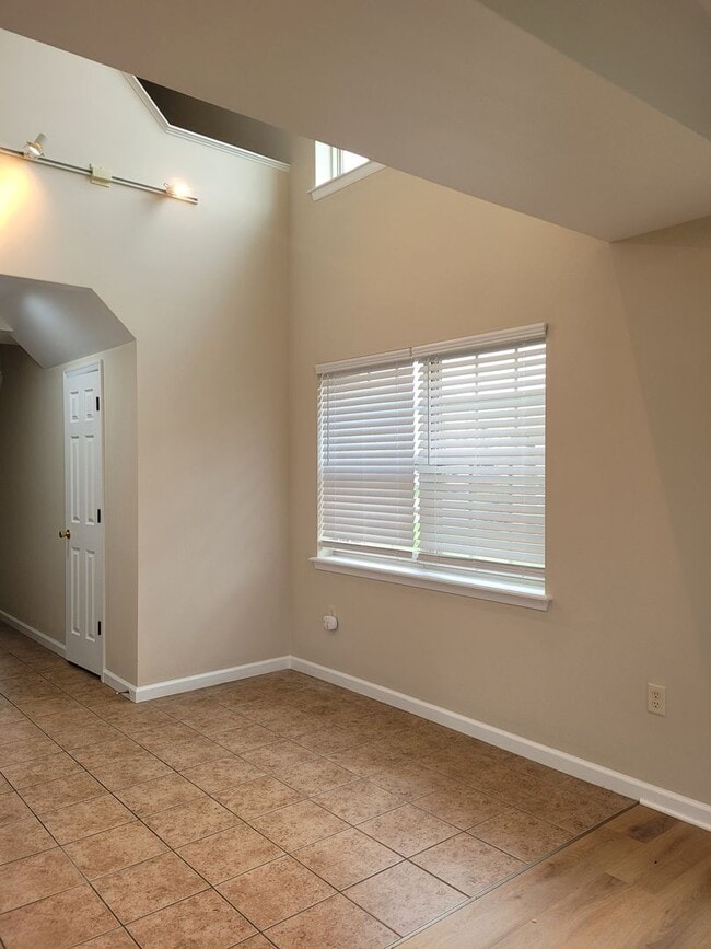 Photo - 2029 Powell Dr