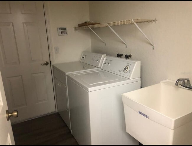 Photo - 4339 Millwood Rd Unit 4339