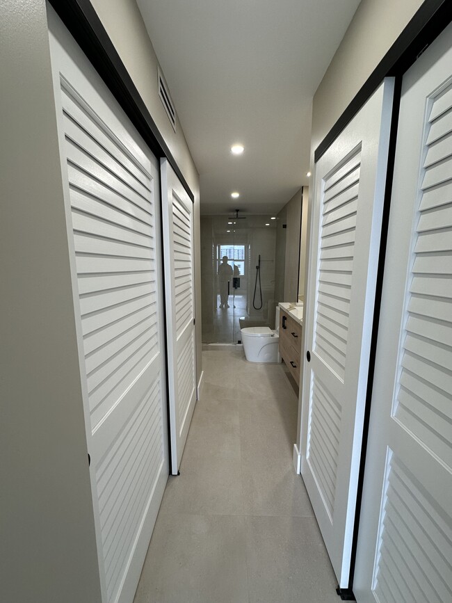 Walking Closet - 301 N Ocean Blvd Condo Unit PH2