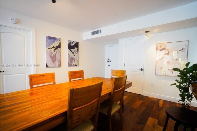 Photo - 18031 Biscayne Blvd