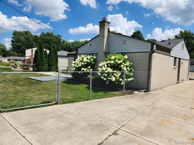 Photo - 30569 Westmore Dr