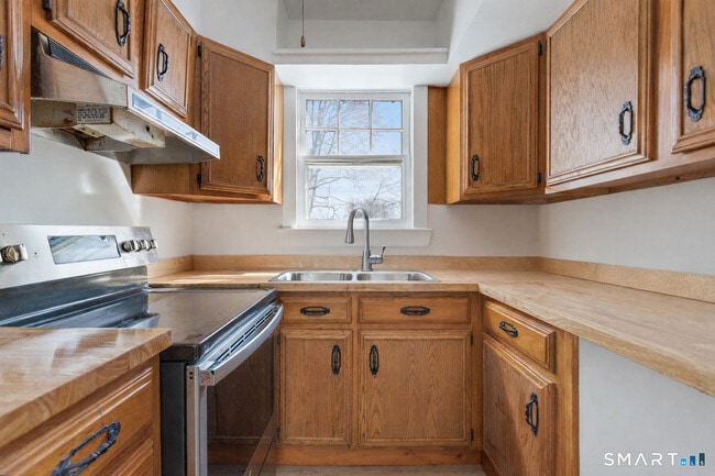 Photo - 32 Bartlett Ave