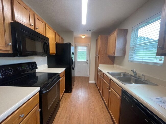 Photo - LEASING FOR JANUARY 2026! 1/2 SECURITY DEP...