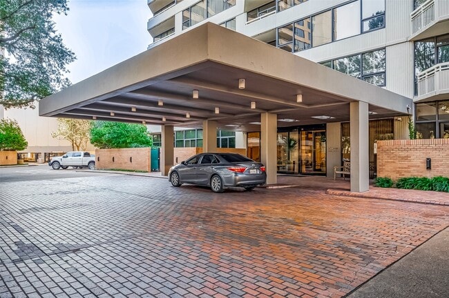 Building Photo - 14 Greenway Plz Unit 6P