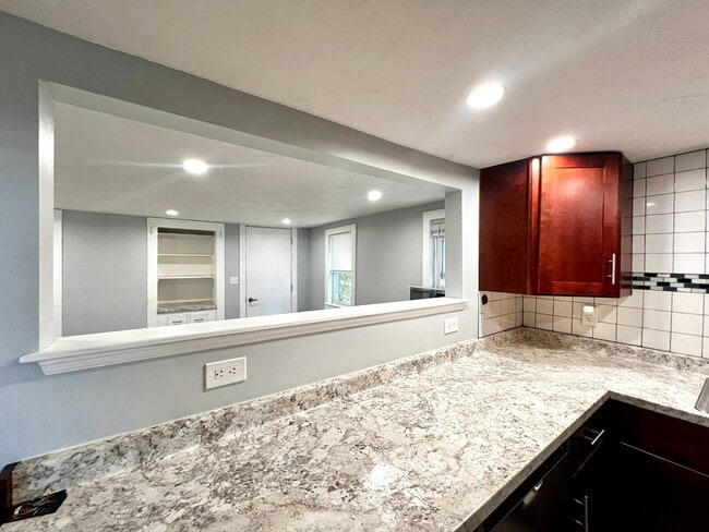 Photo - 572 Main St Unidad B