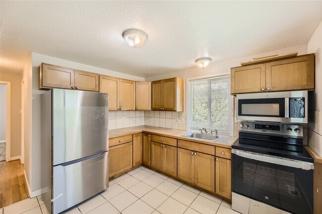 Building Photo - 9253 Unit Upper Rental
