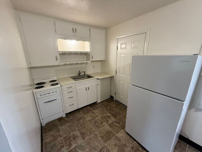 Photo - 279 Kearney St S