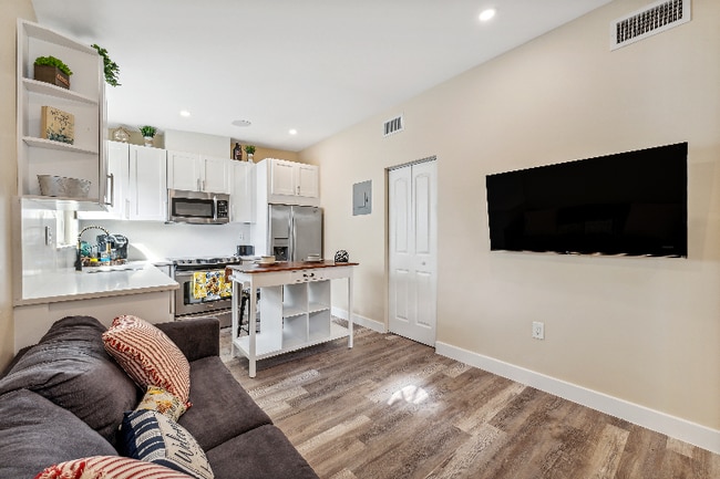 Photo - 1030 N F St