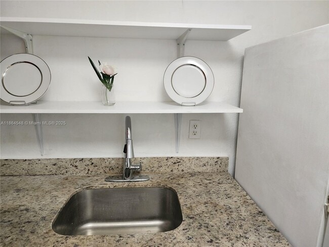 Photo - 241 SE 9th Ave Unidad 103