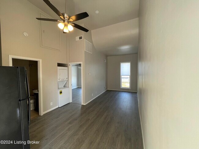 Photo - 636 E Breckinridge St Apartment Unit 2