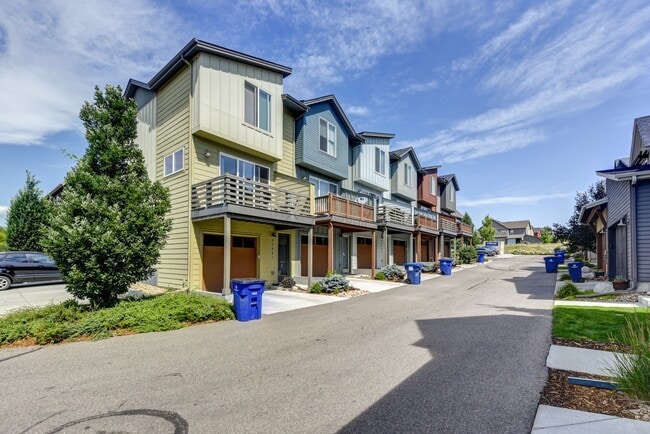 Photo - Luxury 2 Bedroom 2.5 Bath Near Waneka Lake Louisville