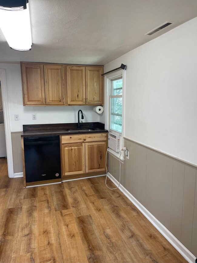 Kitchen - 222 N Main St Unit 2