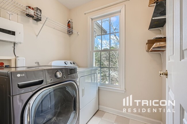 Photo - 712 Gardenside Cir SE