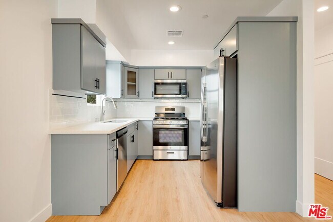 Photo - 4866 1/2 Pickford St