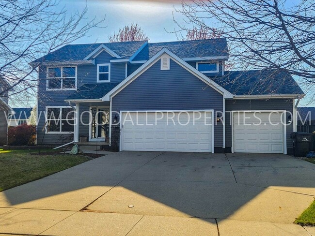 Building Photo - 4 Bedroom 3 Bath Home 3 Car Garage with large fenced in yard in Waukee