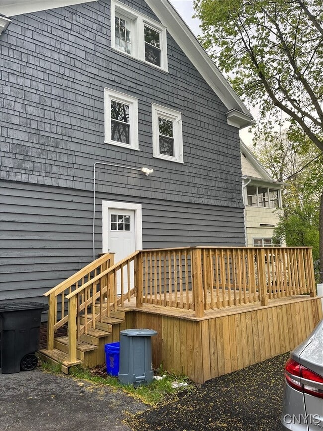 Photo - 2018 James St