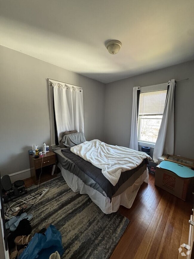 Building Photo - 232 Fellsway W Unit 3 Rental